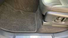 Land Rover Discovery 3.0 D300 Dynamic SE 5dr Auto Diesel Station Wagon